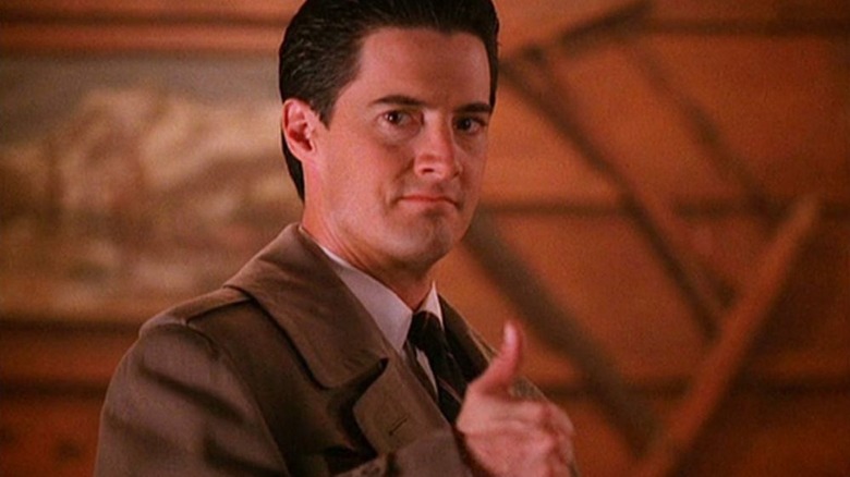 Dale Cooper gives a thumbs up