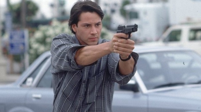 Johnny Utah aiming a gun