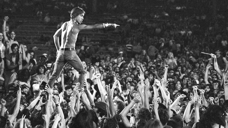 Iggy Pop points at crowd