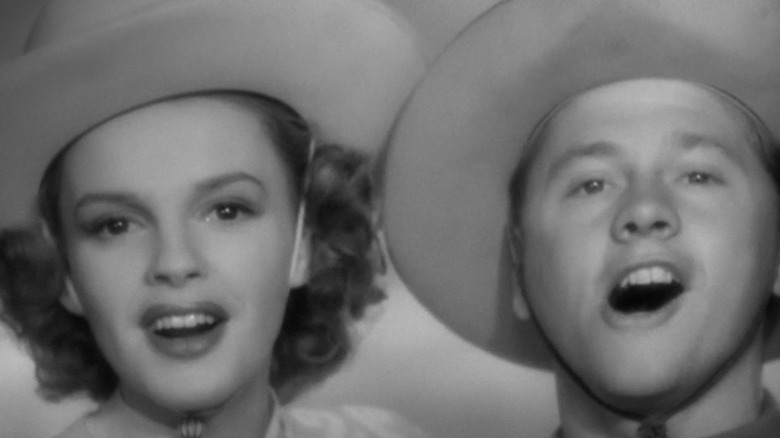 Judy Garland and Mickey Rooney sing