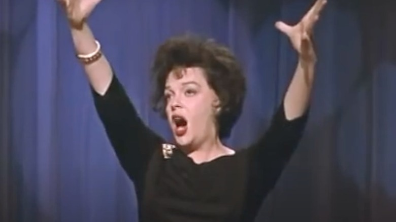 Judy Garland arms out