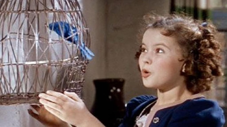 Shirley Temple sings to a bird