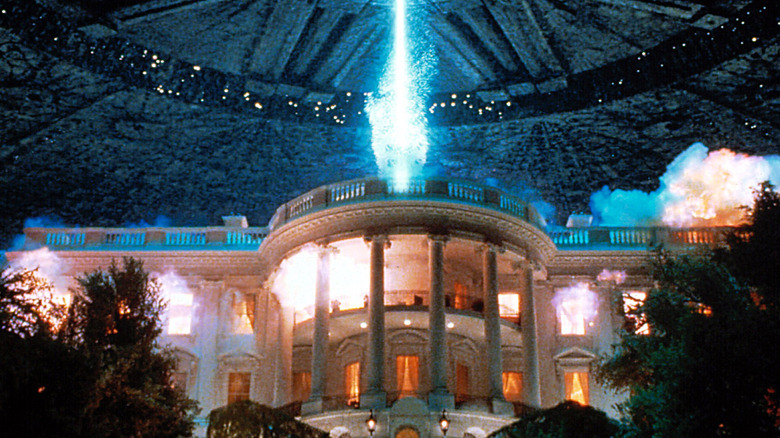 Alien ship destroying the White House