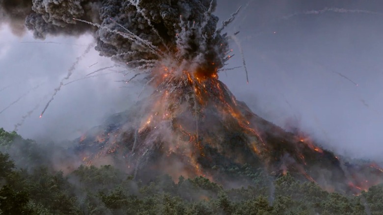 Volcano erupts in Tianhuo