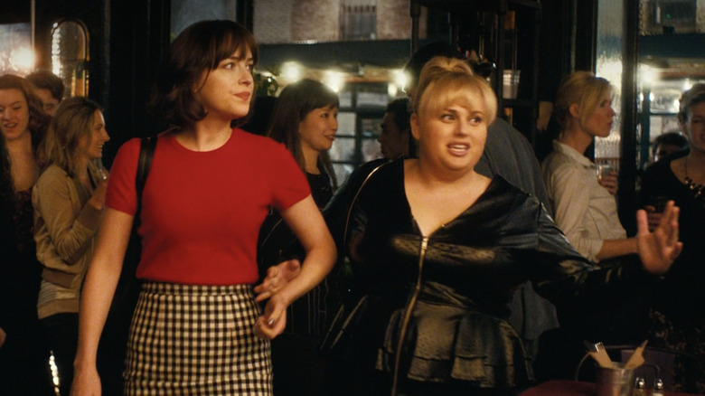 Rebel Wilson links arms Dakota Johnson