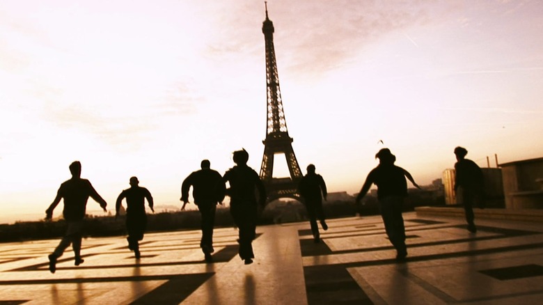 Zombies run toward the Eiffel Tower