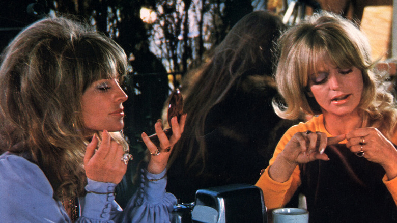 Goldie Hawn picks at fingernails