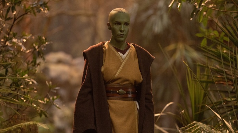 Vernestra Rwoh wearing Jedi robes