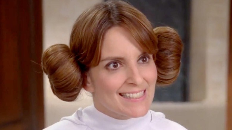 Liz Lemon smiling, dressed as Princess Leia