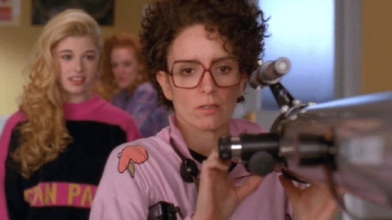 a young Liz Lemon talks to a classmate