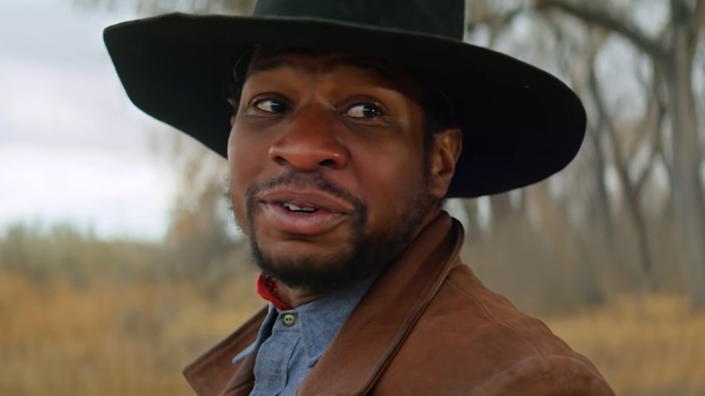 Jonathan Majors wearing cowboy hat