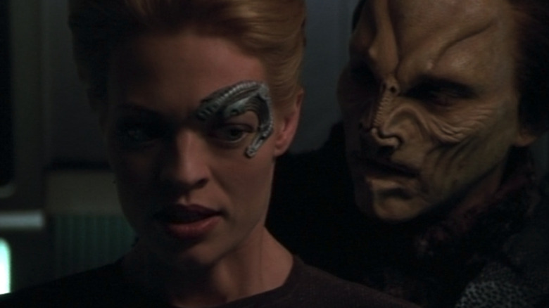 An alien visitor talks to Seven of Nine