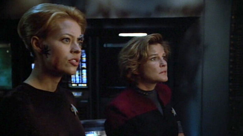 Seven and Janeway look right