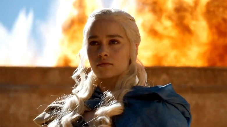 Daenerys with fire behind her