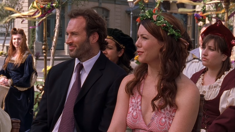 Luke and Lorelai at Liz's wedding