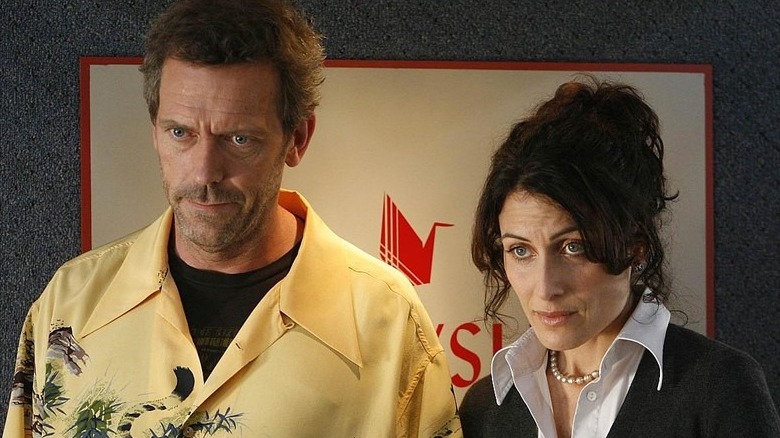 House and Cuddy look left