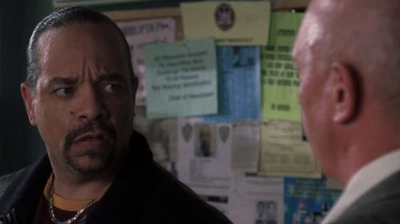 Fin confronts Cragen