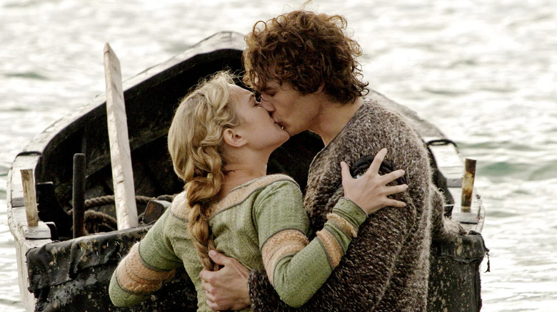 Isolde passionately kisses Tristan goodbye