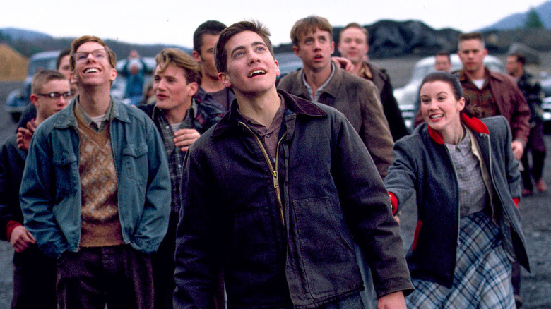 Jake Gyllenhaal looks up in October Sky