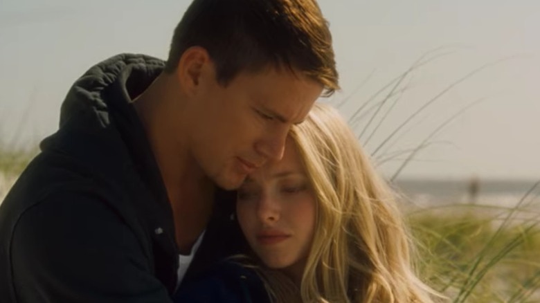 Channing Tatum Amanda Seyfried embracing