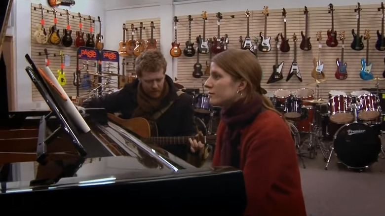 Glen Hansard Markéta Irglová singing