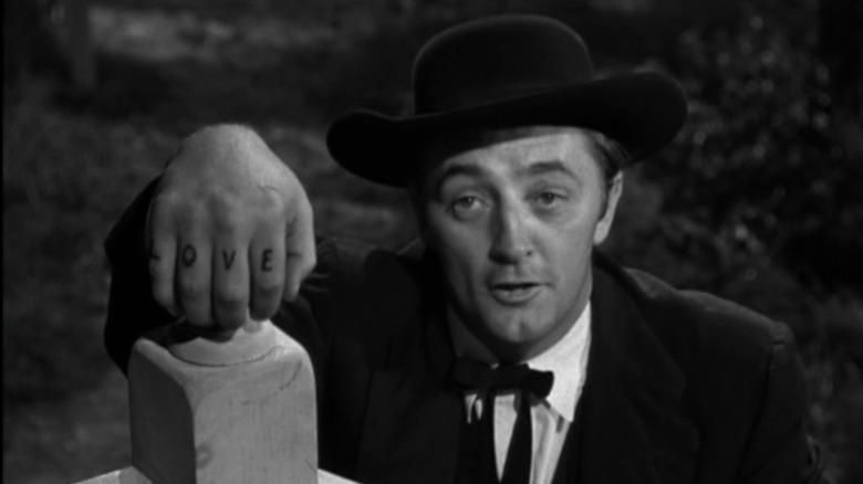 Robert Mitchum holds fence