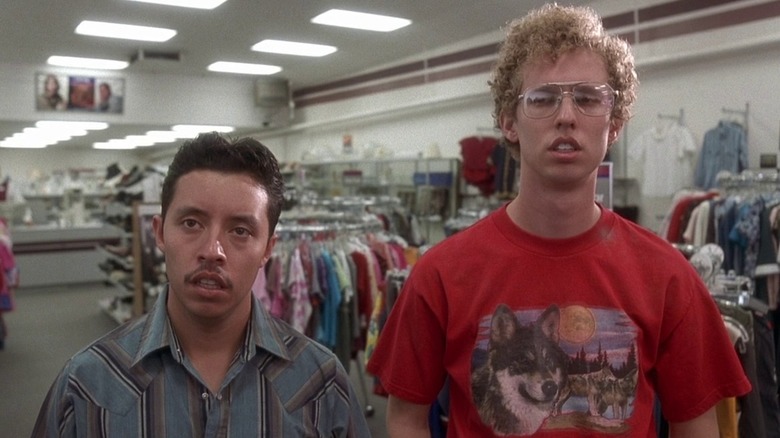 Pedro Sánchez and Napoleon Dynamite look dazed in store