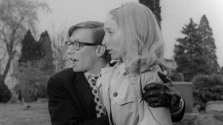 In the cemetery, Barbra and Johnny see their first zombie