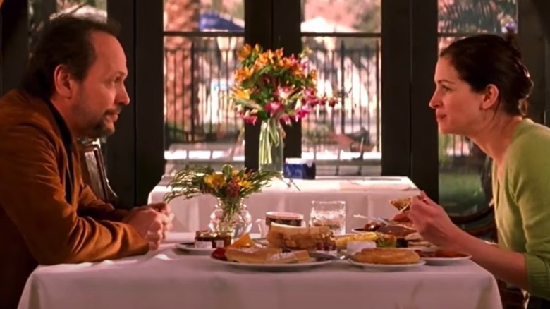 Billy Crystal and Julia Roberts in America's Sweethearts