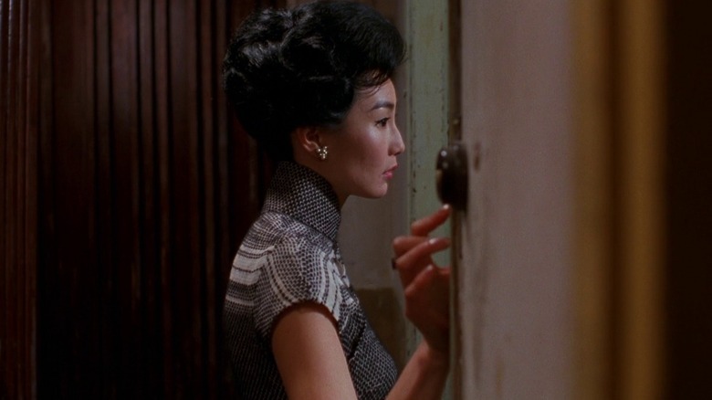 Su Li-zhen in doorway