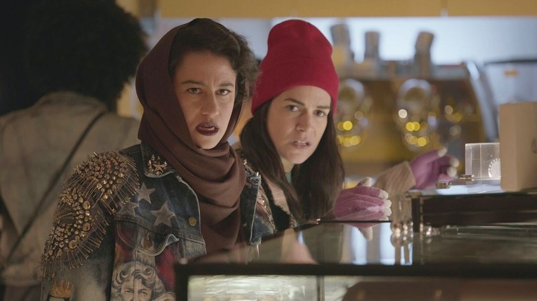 Ilana and Abbi in Broad City