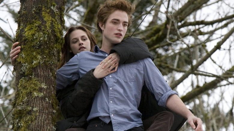 Kristen Stewart and Robert Pattinson in a tree