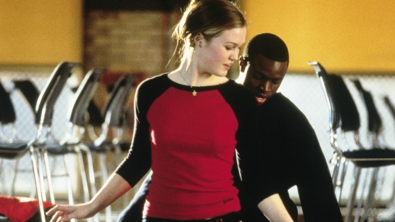 Julia Stiles dancing