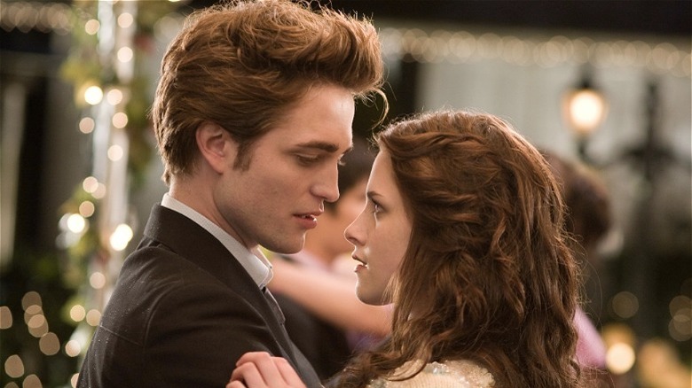 Robert Pattinson dancing with Kristen Stewart