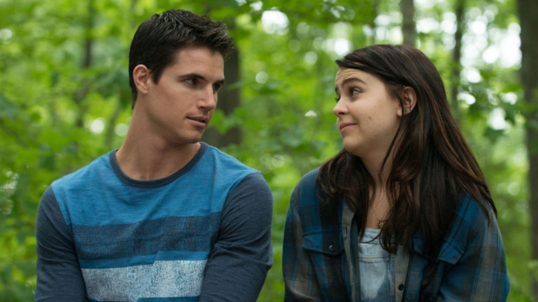 Robbie Amell and Mae Whitman acting