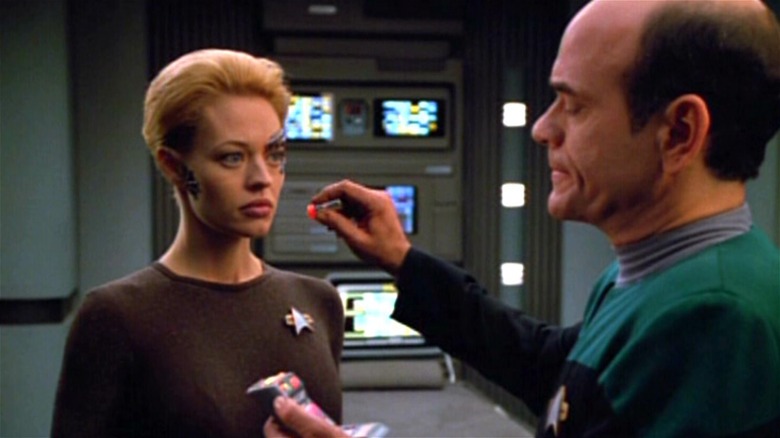 Doctor scanning Seven of Nine