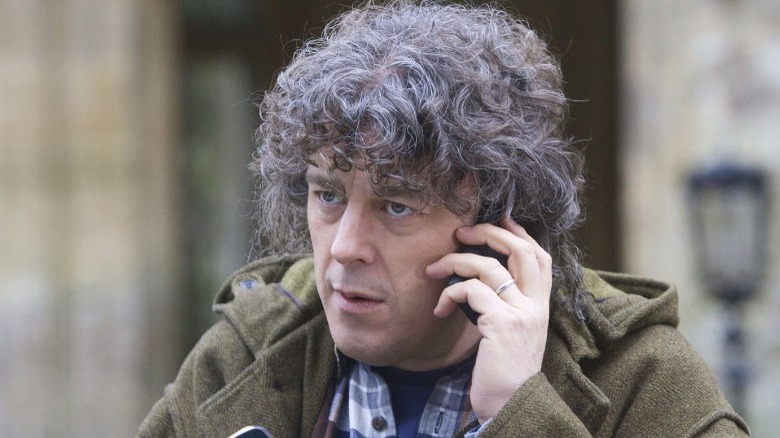 Jonathan Creek on the phone