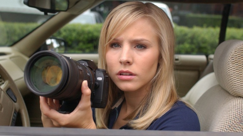 Veronica Mars taking photographs