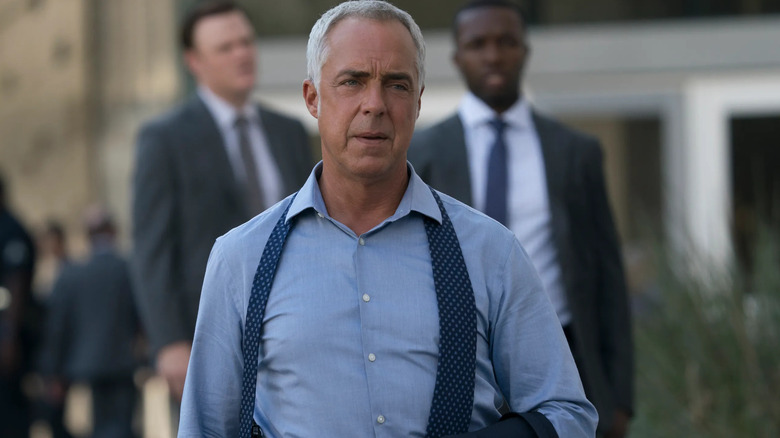 Harry Bosch wearing untied necktie