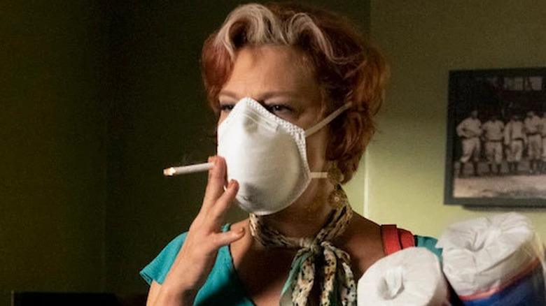 Martha Plimpton smoking through mask