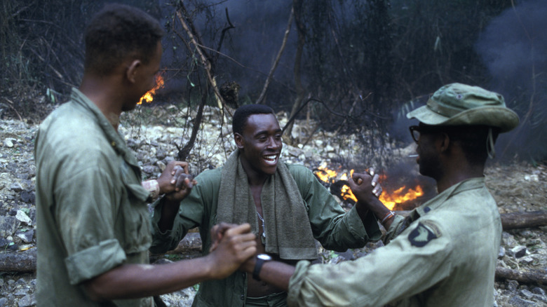 Washburn holding hands with his fellow soldiers