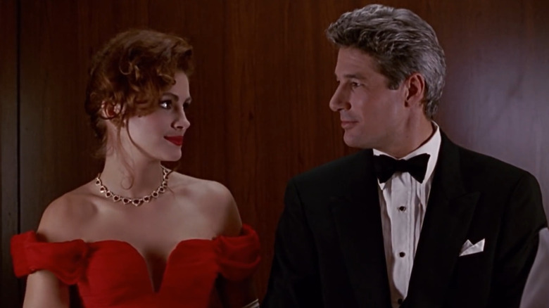 Julia Roberts looks at Richard Gere