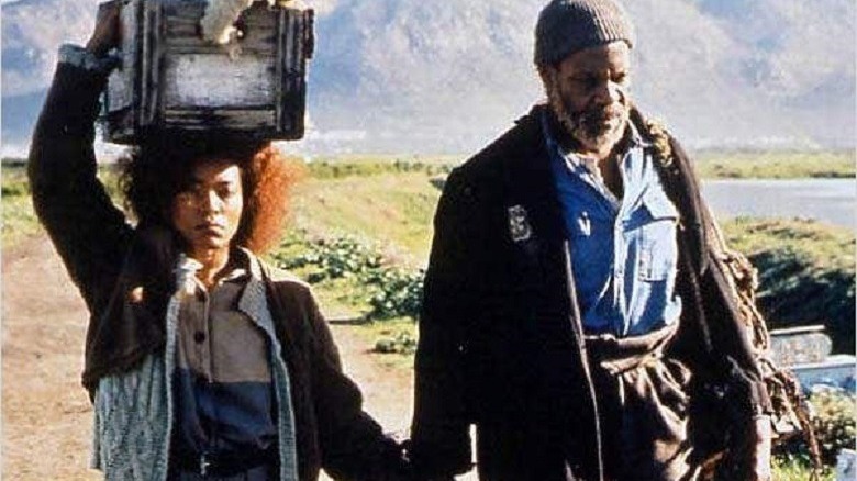 Angela Bassett and Danny Glover in Boesman and Lena