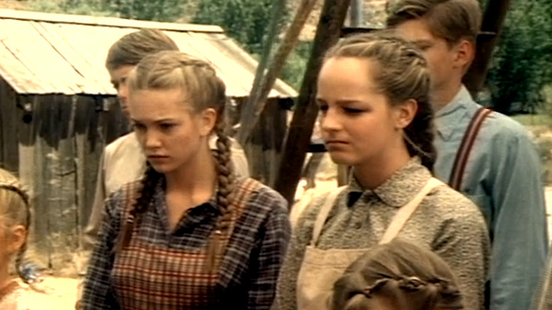 A young Diane Lane and Helen Hunt stand in a group of children