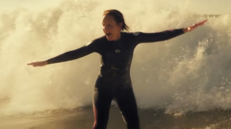 Helen Hunt surfs