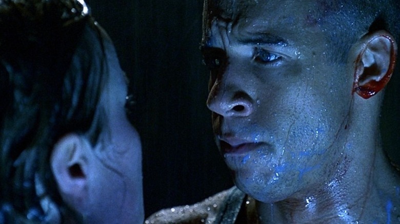 Riddick and Carolyn in the dark in "Pitch Black" (2000)