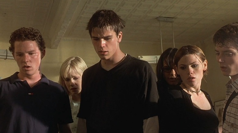 Zeke and peers investigate in "The Faculty" (1998)