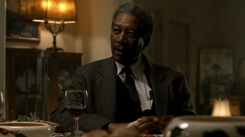 Detective Somerset seated in a restaurant.