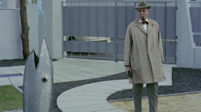 Monsieur Hulot looks at fish fountain