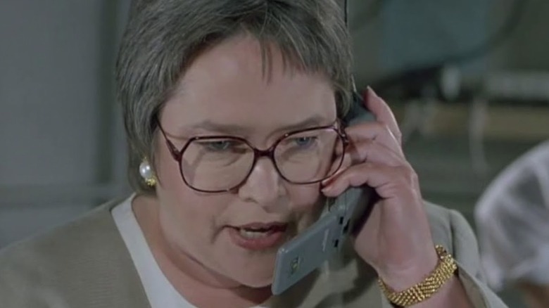 Kathy Bates as Helen Kushnick talking on phone